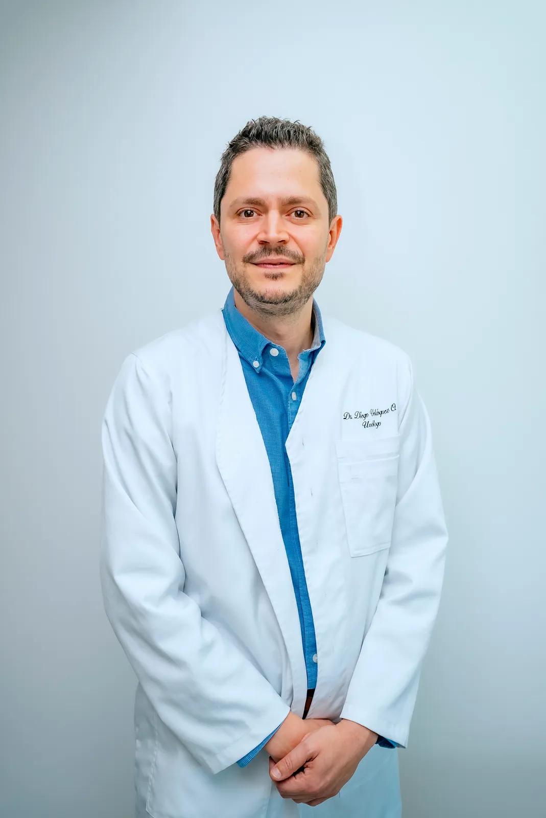 Retrato del Dr. Diego Velásquez Ossa, especialista en Urología